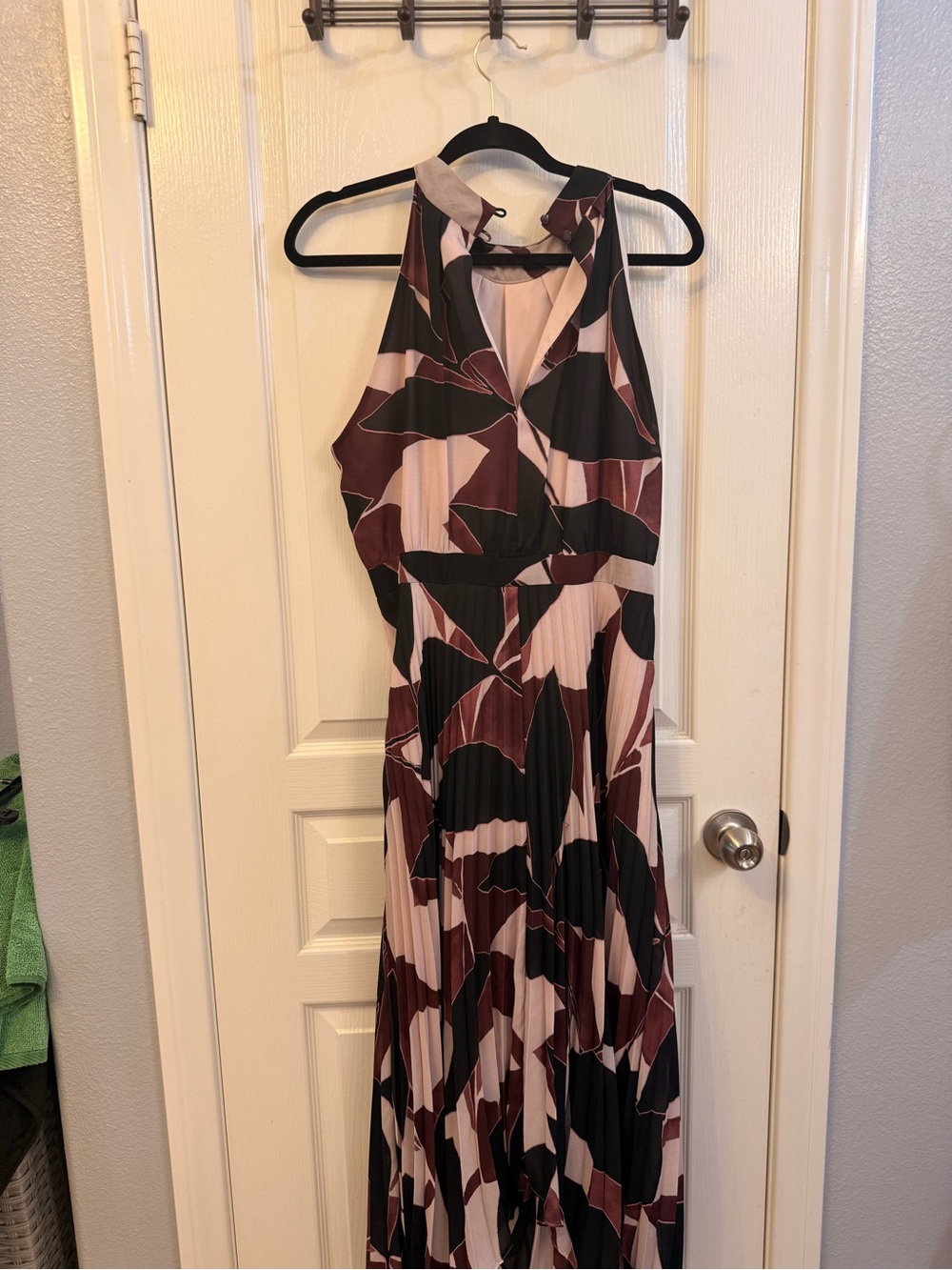 ANTONIO MELANI Sleeveless Halter Top in Blush, Burgundy & Black - Picture 3 of 5